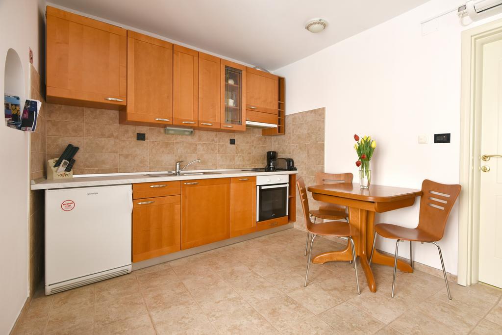Apartments Kokolo ชิเบนิก ห้อง รูปภาพ
